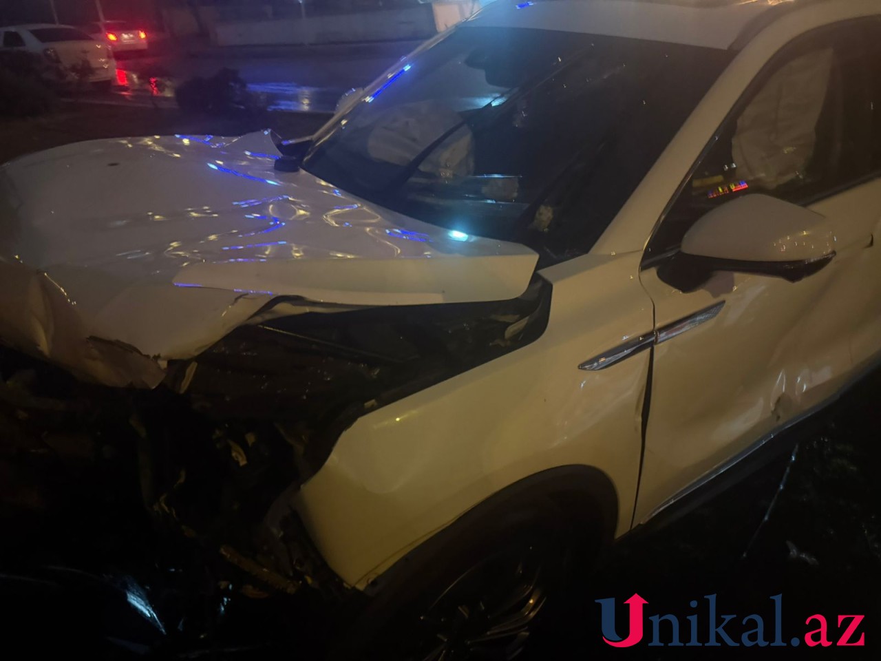 Tanınmış aparıcının bloqer qızı qəzaya düşdü - Hadisə yerindən fotolar